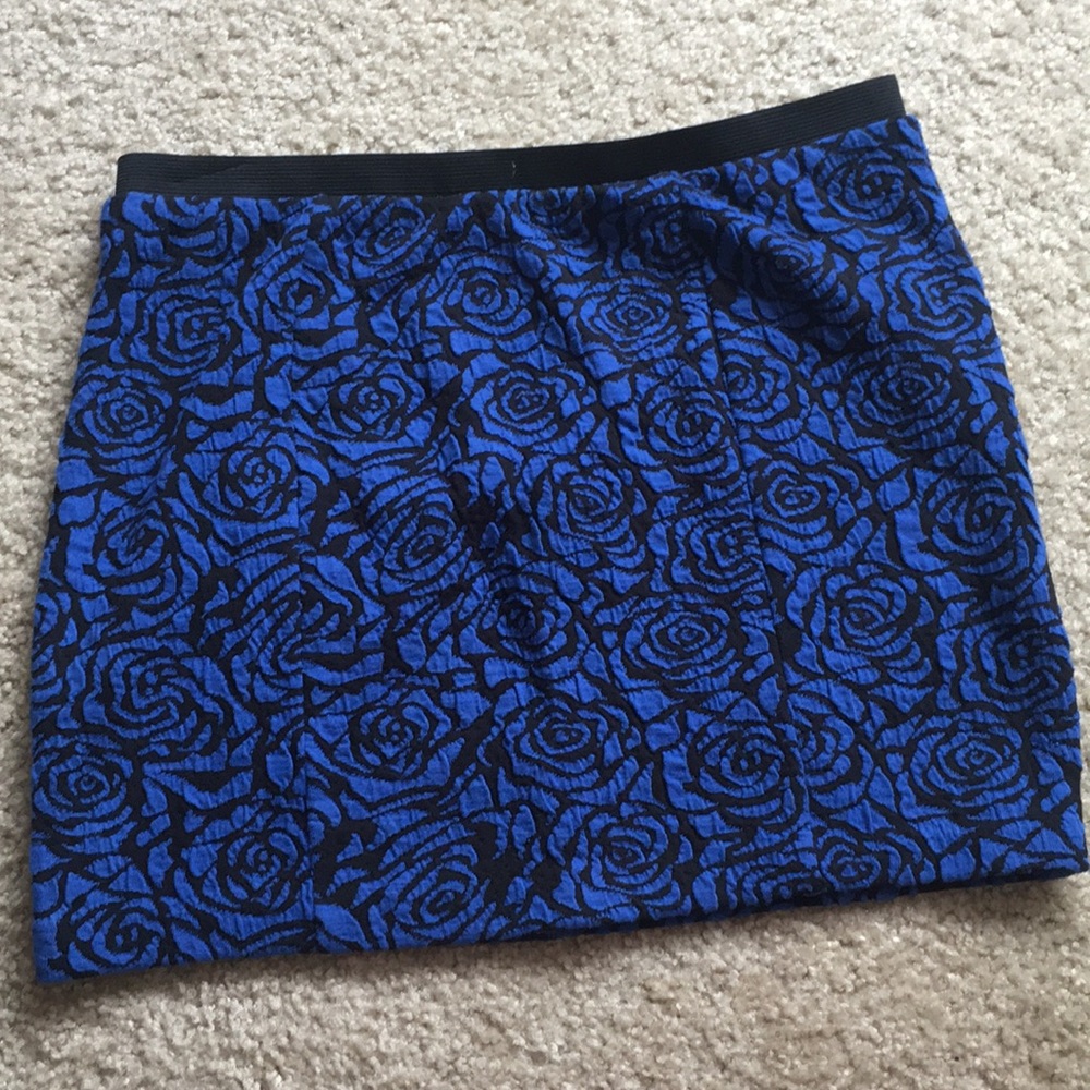 Forever 21 rose print mini skirt